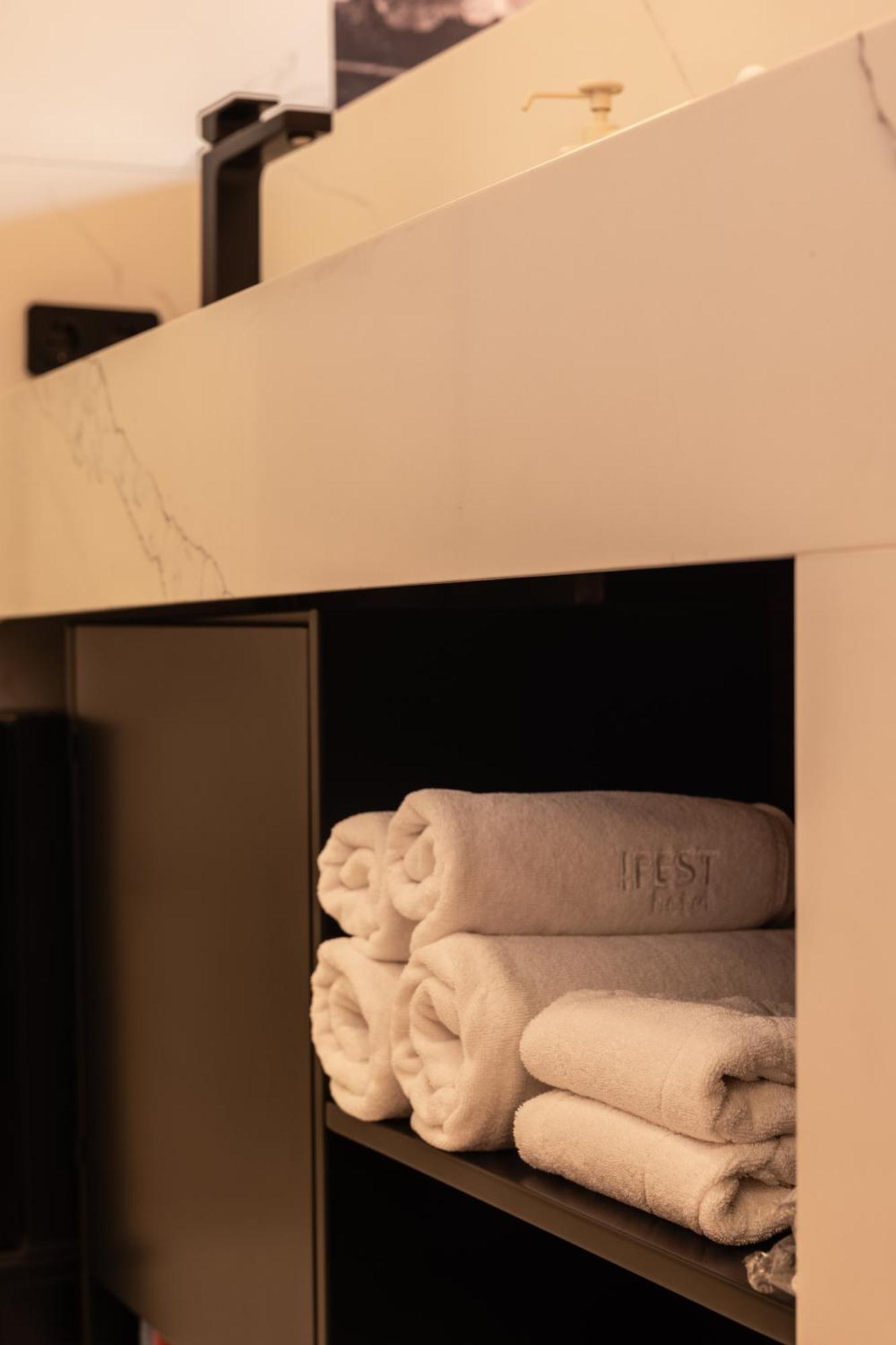 !Fest Hotel Rynok Square Lwów Zewnętrze zdjęcie